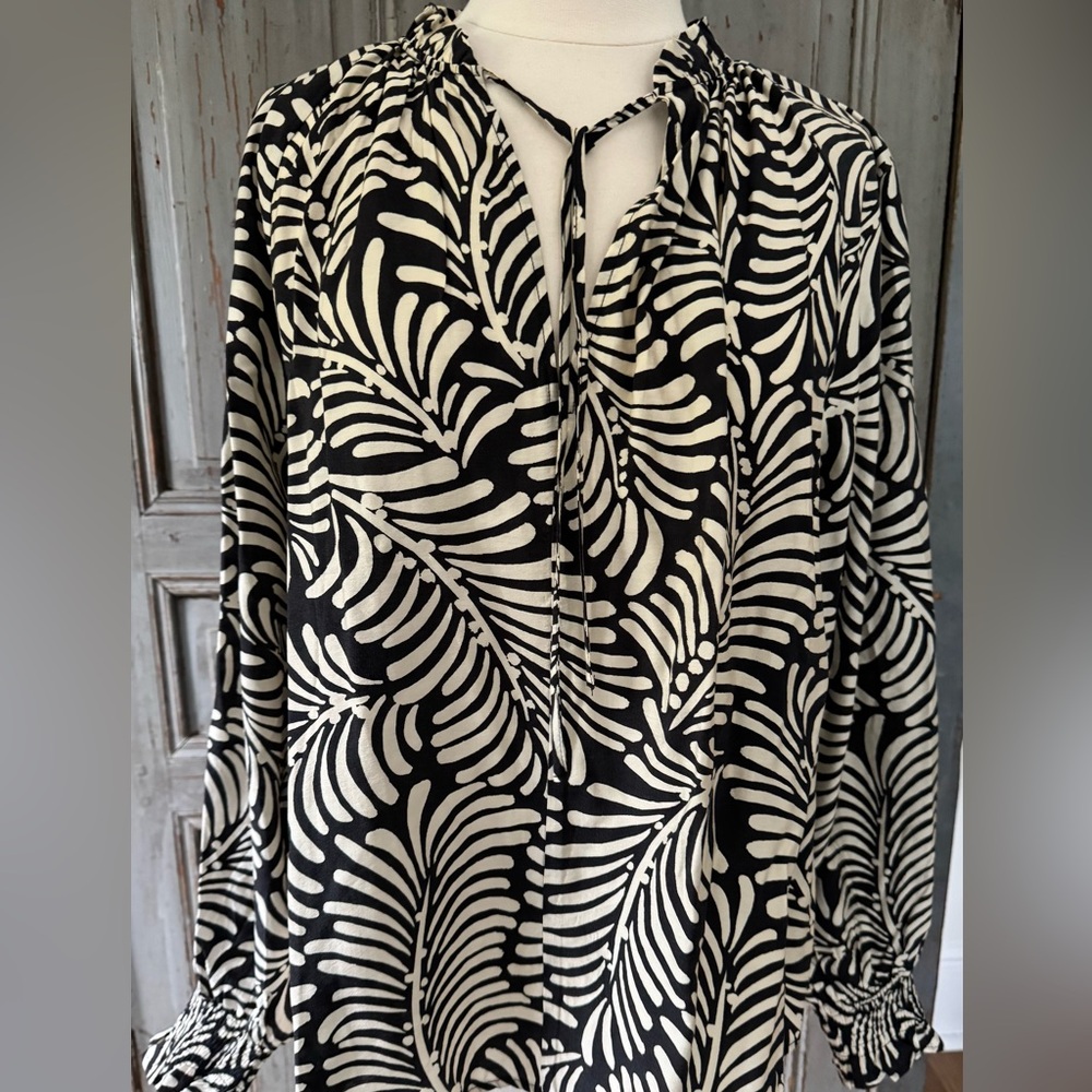 H&M NWT Leaf Pattern Blouse large